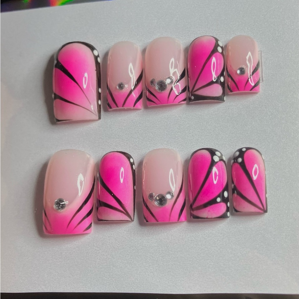 Pink Gradient Butterfly Nail Set with Rhinestones - Picture 3 of 5